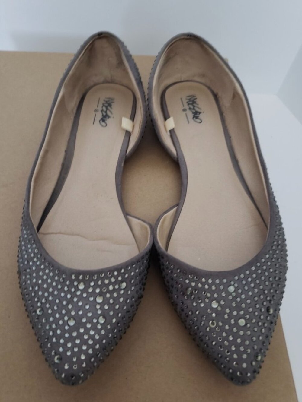 Mossimo Women's Flat Slip-On Shoe with Decorative Stones, Size 8.5, Grey